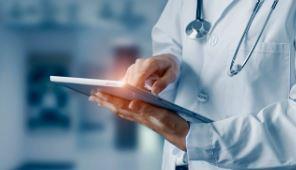 العمل تعلن عن احتياج "تجمع صحي"بالسعودية لأطباء مصريين