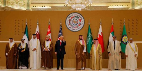 تعزيز الشركات السياسية والاقتصادية.. كواليس القمة الخليجية الأمريكية