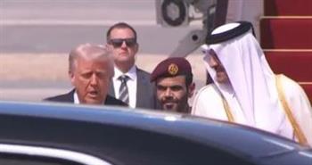   قطر تستقبل الرئيس الأمريكي بعروض تراثية من الفلكلور القطري