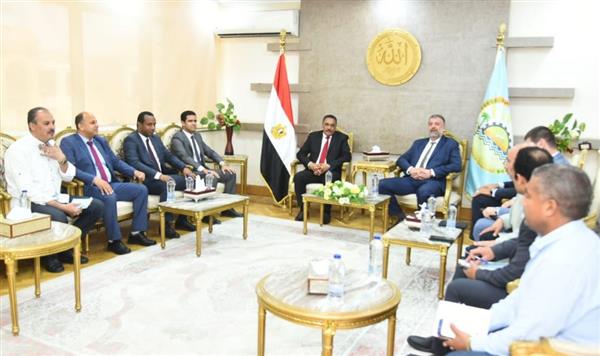 شعيب يبحث مع قنصل روسيا بالإسكندرية التواءمة بين لينجراد الروسية ومطروح