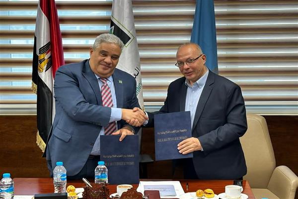 جامعة برج العرب توقع بروتوكول تعاون مع صندوق دعم صناعة الغزل والمنسوجات