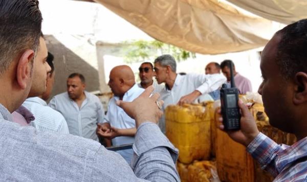 ضبط زيوت مجهولة المصدر قبل طرحها بالأسواق فى الجيزة