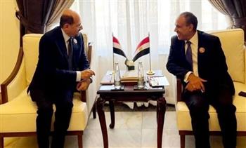   وزير الخارجية يبحث مع نظيره اليمني العلاقات الثنائية بين البلدين وآفاق تطويرها