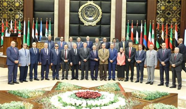 رئيس المحكمة الدستورية يشيد بدور الأكاديمية العربية في مجالات التدريب والبحث العلمي