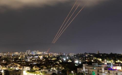 القاهرة الإخبارية: جيش الاحتلال نفذ 10 هجمات على مواقع الحوثيين باليمن
