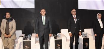   تكريم الحاصلين على مكافأة النشر الدولي الدفعة رقم 33 ضمن فعاليات مؤتمر جامعة عين شمس