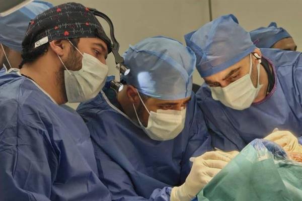 هيئة الرعاية الصحية تعلن نجاح استئصال ورم ضخم بالوجه بمجمع الإسماعيلية الطبي