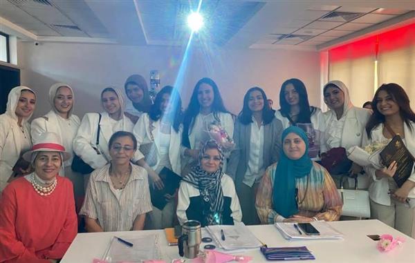 مناقشة مشاريع التخرج لدفعة 2021 بكلية الآداب جامعة عين شمس
