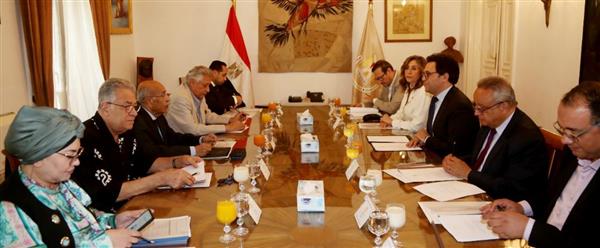 وزير الثقافة يجتمع بلجنة اختيار الرئيس الجديد لأكاديمية الفنون