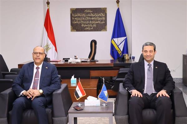 جبران يصل دمياط لتسليم عقود عمل لذوي الهمم