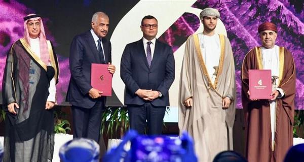 أسباب زيارة وزير الإسكان لمسقط