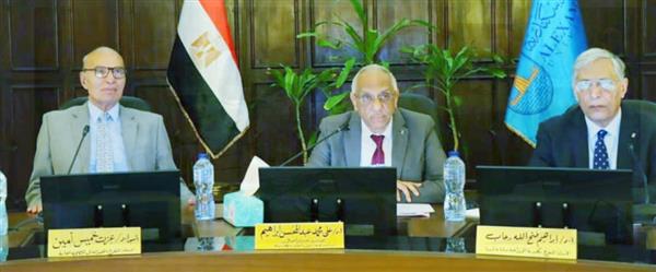 مجلس شئون التعليم والطلاب بجامعة الإسكندرية يشيد بانتظام امتحانات الفصل الدراسي الثاني