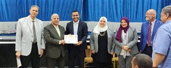 وكيل تعليم الفيوم يُكرم الفائزين فى مسابقة  "أفضل وحدة تدريب" على مستوى المحافظة