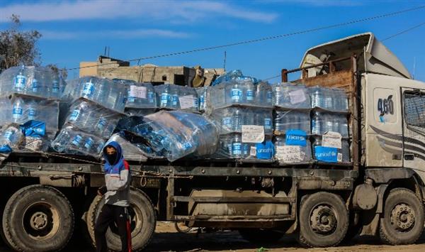 جيش الاحتلال: 5 شاحنات محملة بالمساعدات دخلت إلى قطاع غزة