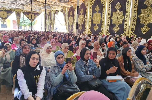 محافظ الغربية يشيد بأكبر قافلة تعليمية ضخمة للثانوية العامة