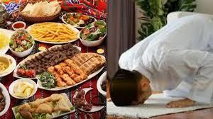 حكم تأخير الصلاة لتناول الطعام