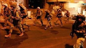   الاحتلال الإسرائيلي يقتحم بلدة فرعون جنوب طولكرم ويعتقل شابًا فلسطينيًا