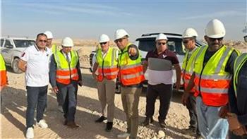   محافظ قنا يبحث مع وفد بنك التنمية الألماني دعم مشروعات المياه والصرف الصحي