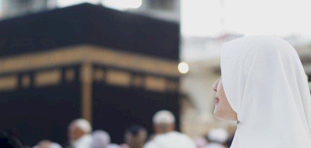 حكم لبس المرأة للحلي والحرير أثناء الحج