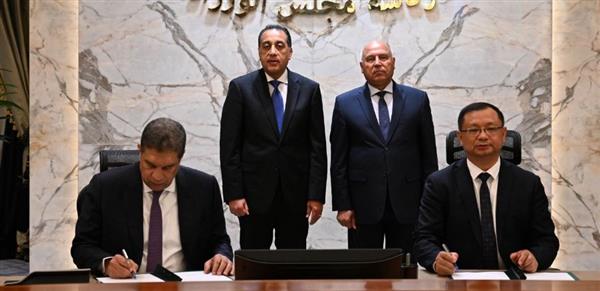 رئيس الوزراء يشهد توقيع اتفاقية لتجميع طرازات جيتور T1 وT2 محليًا