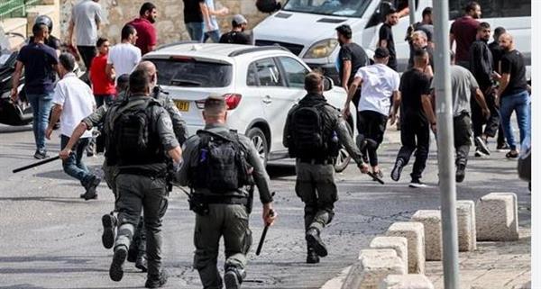 مستعمرون يهاجمون مركبات الفلسطينيين جنوب نابلس