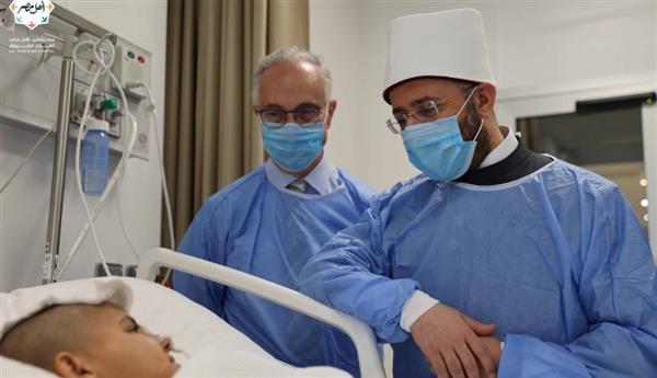 خلال زيارته لمستشفى أهل مصر .. وزير الأوقاف يشيد بتميز المستشفى وفريقه الطبي
