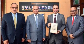   المسلمانى يزور دار المعارف 