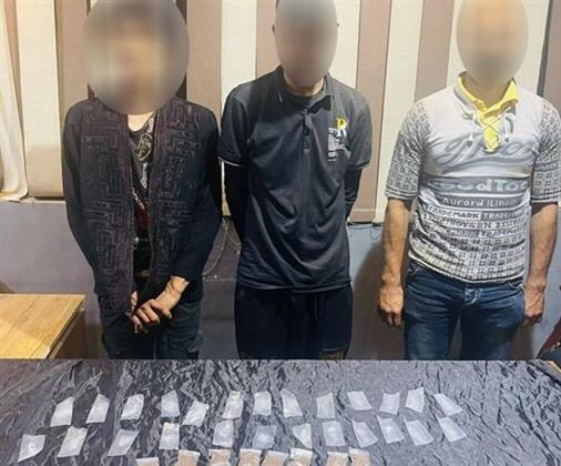 كشف ملابسات فيديو يظهر شخصين يبدو عليهما علامات عدم الإتزان حال إستقلالهما أوتوبيس