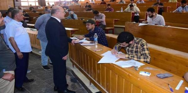 جولات تفقدية لرئيس جامعة سوهاج لمتابعة سير الإمتحانات بكليات الحاسبات والهندسة والحقوق