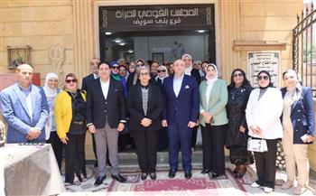   المستشارة أمل عمار ومحافظ بني سويف يعقدان اجتماعا مع أعضاء فرع المجلس بالمحافظة