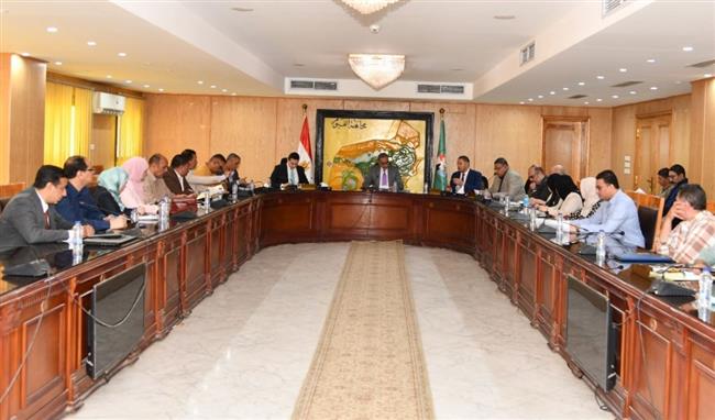 محافظ الفيوم يوجه بتسريع وتيرة العمل لإنهاء ملفات تقنين أراضي أملاك الدولة