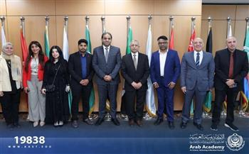 رئيس جامعة بورسعيد يزور فرع الأكاديمية بالقرية الذكية