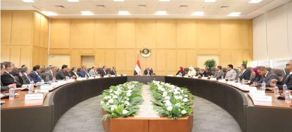 "الوزير": طرح رخص بليت جديدة وخطة لدعم المصانع وتعميق صناعة الحديد