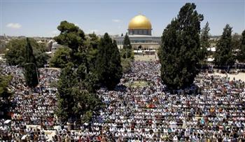   رغم قيود الاحتلال.. 40 ألفا يؤدون صلاة الجمعة في المسجد الأقصى