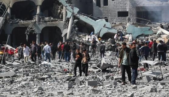الإغاثة الطبية بـ غزة: الاحتلال ينفّذ خطة ممنهجة لتدمير القطاع الصحي وتهجير السكان