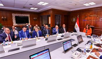   وزيرة التنمية المحلية تترأس اجتماع تراخيص المحال العامة