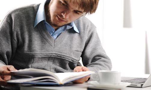كيف يقضي الشباب المصري أوقاتهم ؟ استطلاع يكشف ممارساتهم اليومية