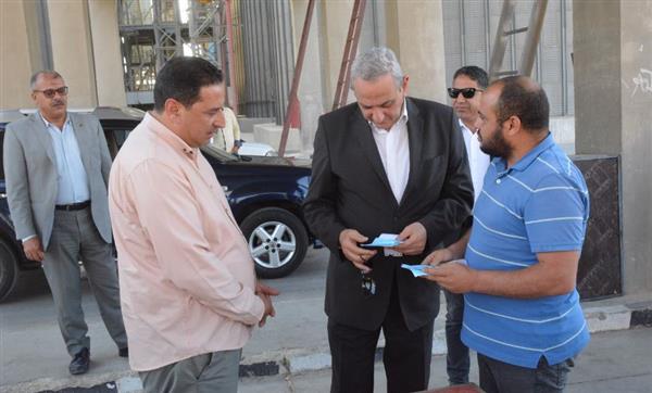 محافظ الغربية يتفقد مواقع تخزين القمح بطنطا ويوجه بتيسير إجراءات الاستلام ودعم المزارعين