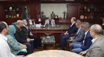   محافظ بني سويف يبحث مع "تيتان مصر" مستجدات التعاون في تطوير مصانع التدوير