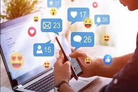    هل نشر الصور والأخبار السعيدة على مواقع التواصل الاجتماعي يسبب الحسد؟