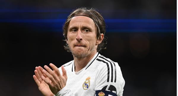 مودريتش يرفض عرضًا ضخمًا سعوديا بقيمة 100 مليون يورو