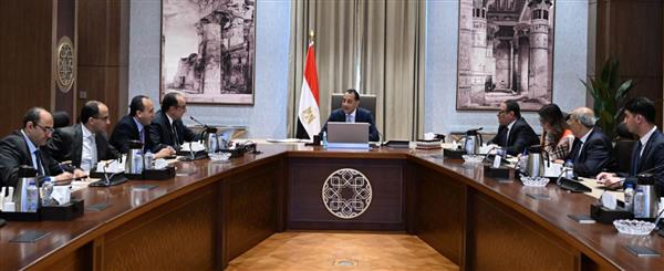 رئيس الوزراء يتابع مع وزير قطاع الأعمال العام عددا من ملفات العمل