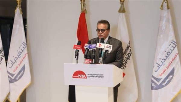 وزير الصحة يترأس إحدى لجان اختبارات القبول لبرنامج "المرأة تقود للتنفيذيات"