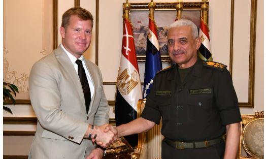 الفريق أول عبد المجيد صقر  يلتقى عضو لجنة الخدمات المسلحة بمجلس الشيوخ الأمريكى