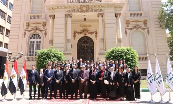 رئيس مجلس الدولة يرحب بوفد من طلاب وطالبات كلية القانون بالأكاديمية العربية