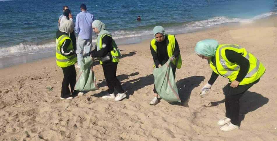 السياحة والمصايف والأكاديمية العربية يطلقان حملة للحفاظ علي نظافة الشواطئ بالإسكندرية