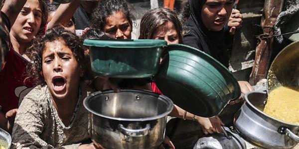 أكثر من 300 شخصية عامة فى بريطانيا تطالب بإنهاء التواطؤ في حرب غزة