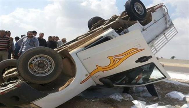 إصابة 3 اشخاص إثر حادث تصادم 3 سيارات بطريق الواحات الصحراوى