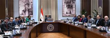   رئيس الوزراء يتابع جهود توطين صناعة الحرير في مصر