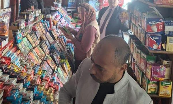 تموين الإسكندرية تضبط أغذية منتهية الصلاحية و سجائر مجهولة المصدر